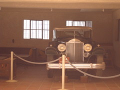 [Old Touring Automobile]